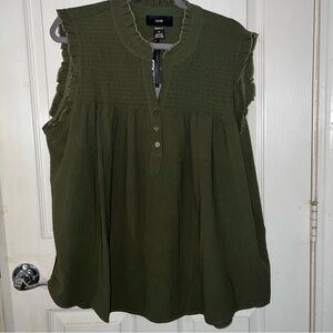 NEW dark green top